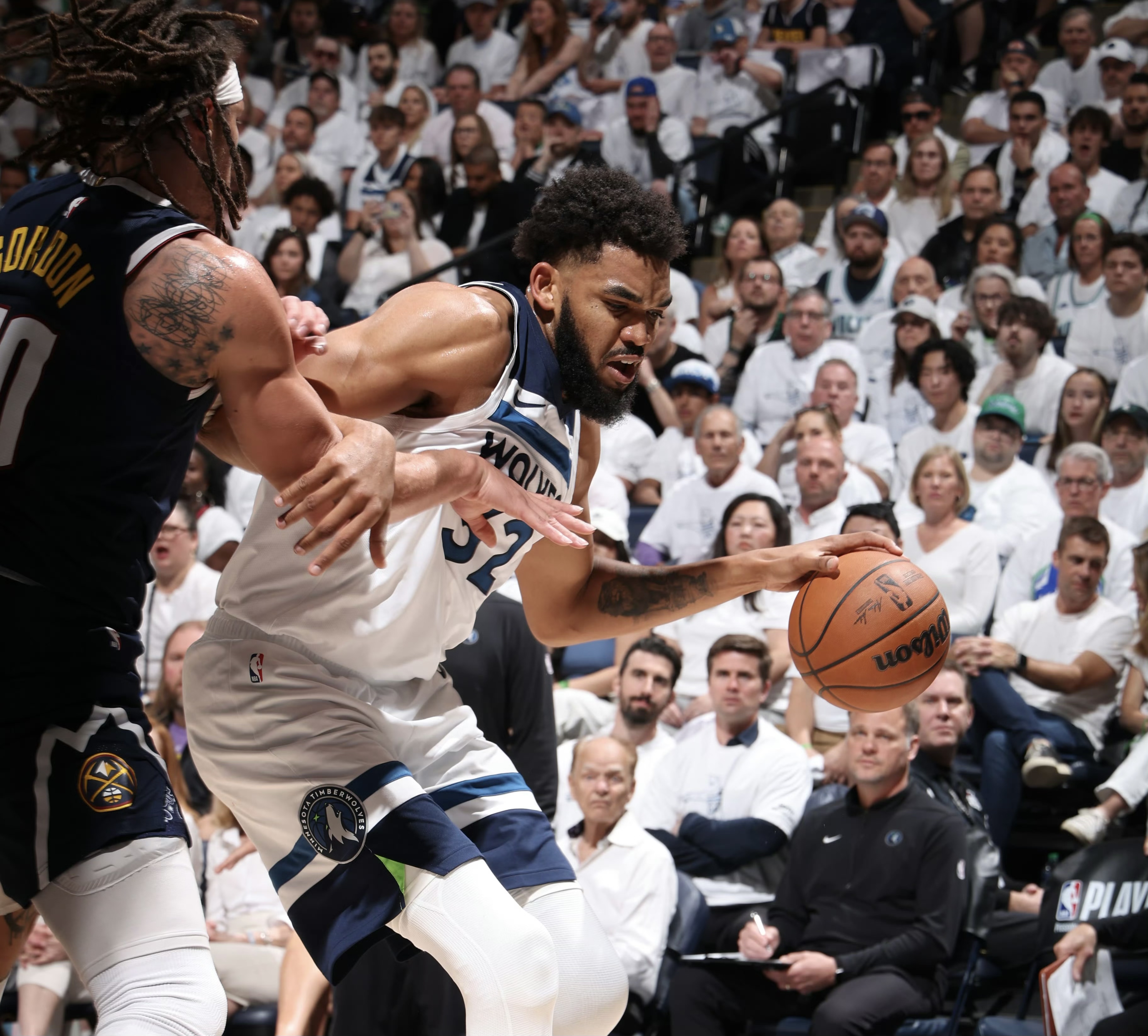 包含MAD横扫C9，Inspired操刀奇招英雄翻盘焦点之战半决赛，技惊四座的词条