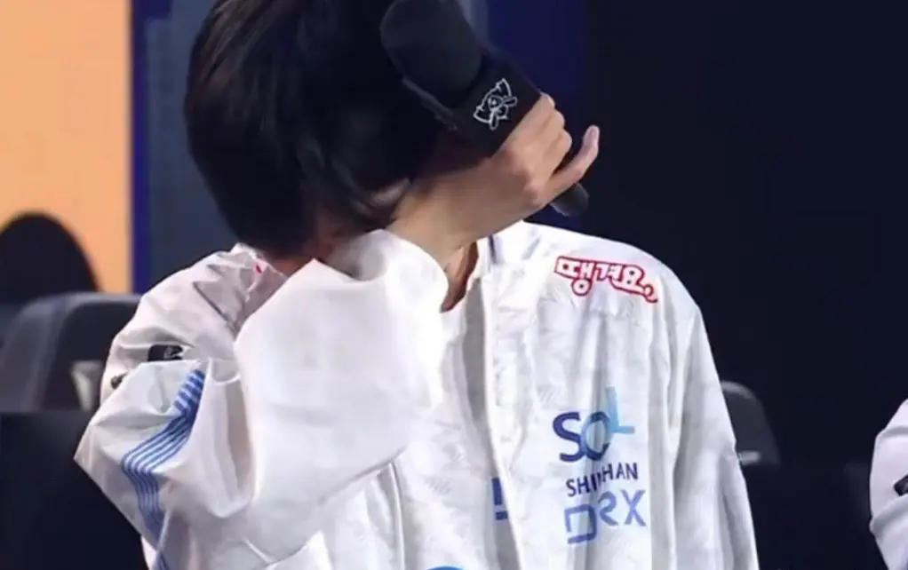 FPX鏖战NS,Zeus极限生还后反打激烈交锋四强赛,留下经典瞬间 FPX鏖战NS,Zeus极限生还后反打激烈交锋四强赛,留下经典瞬间