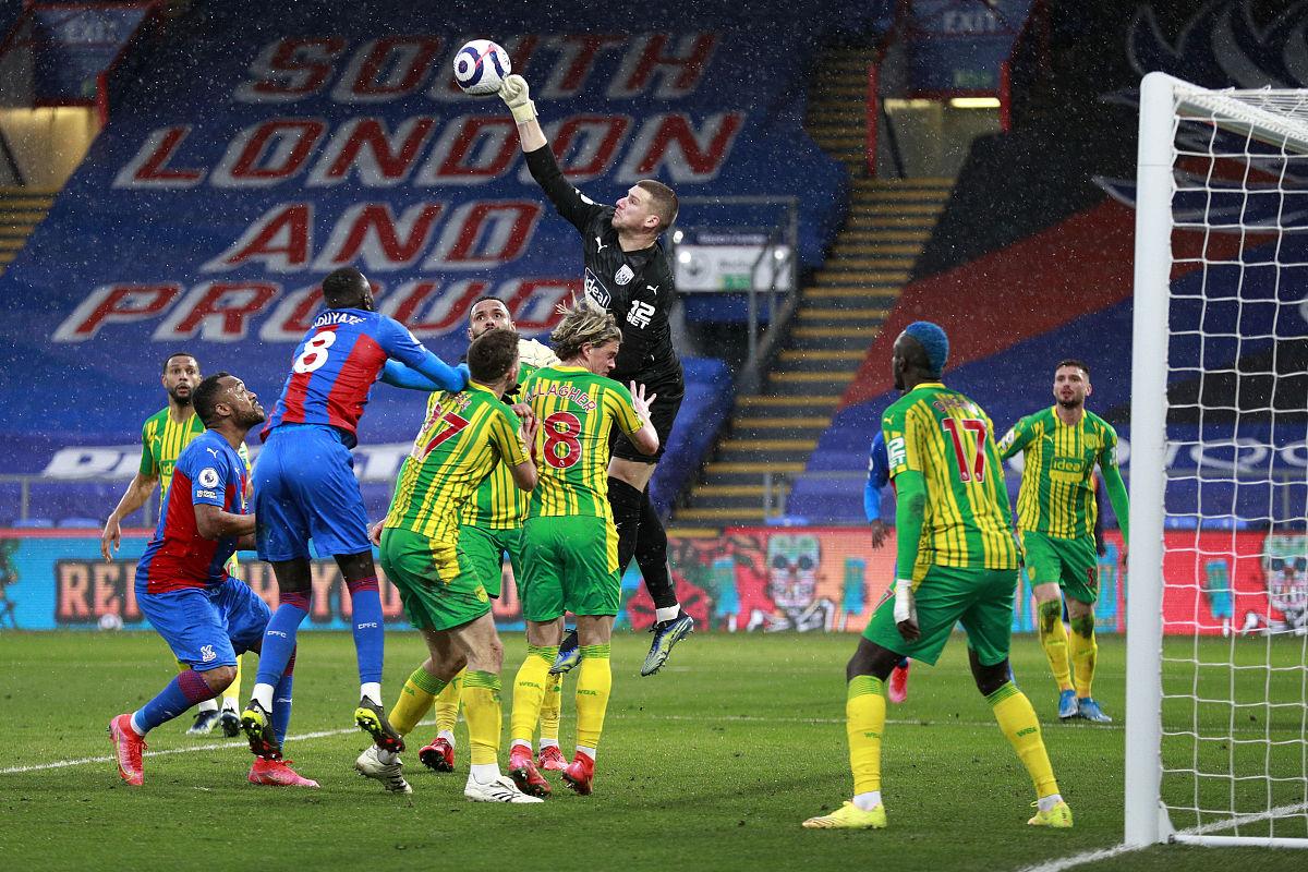 焦点大战:足球上演巅峰碰撞 焦点大战:足球上演巅峰碰撞