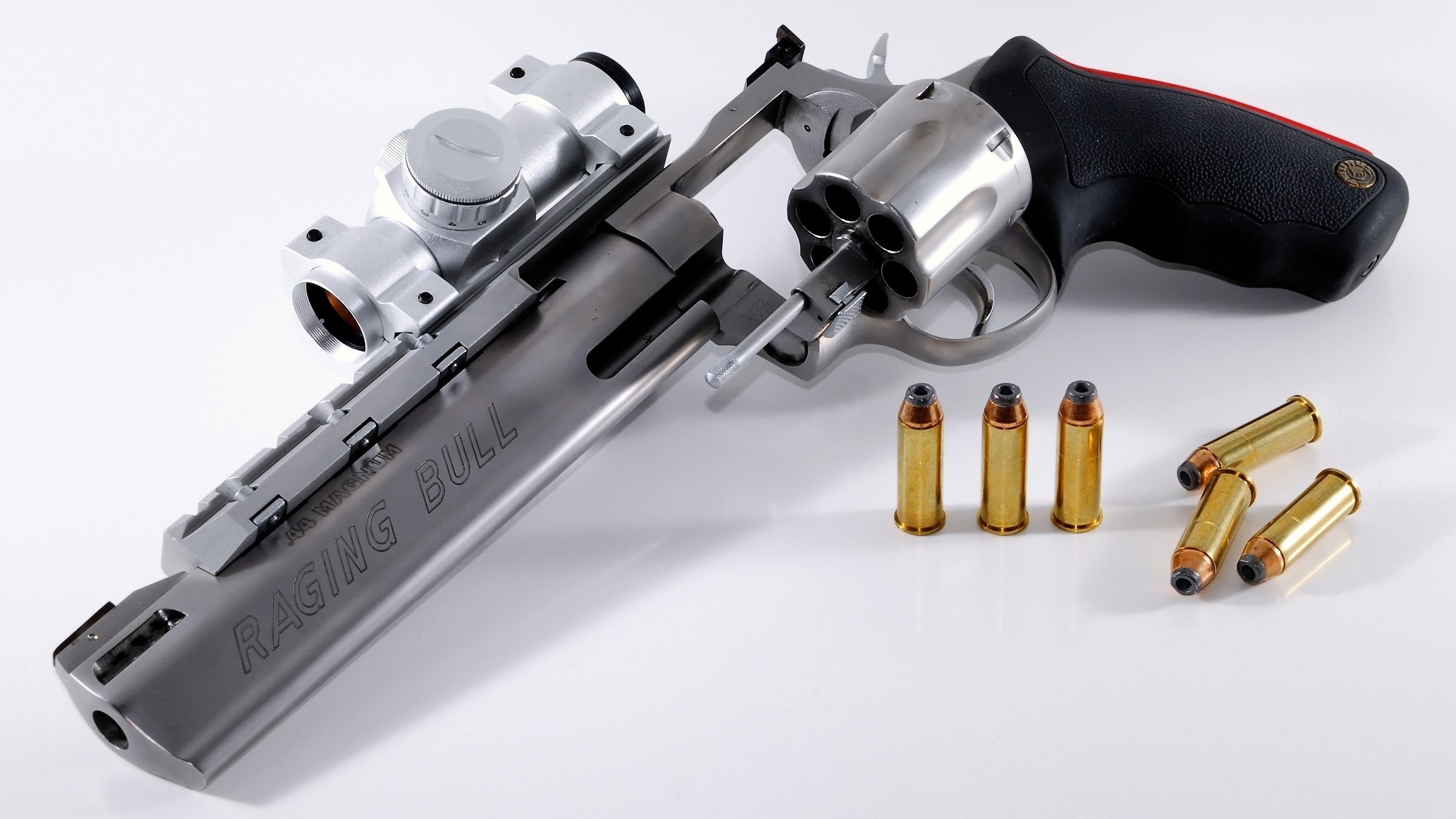 北欧神话降临赛道!挪威天才雨夜绝杀巴西车王,F1街道赛上演最冷血逆袭