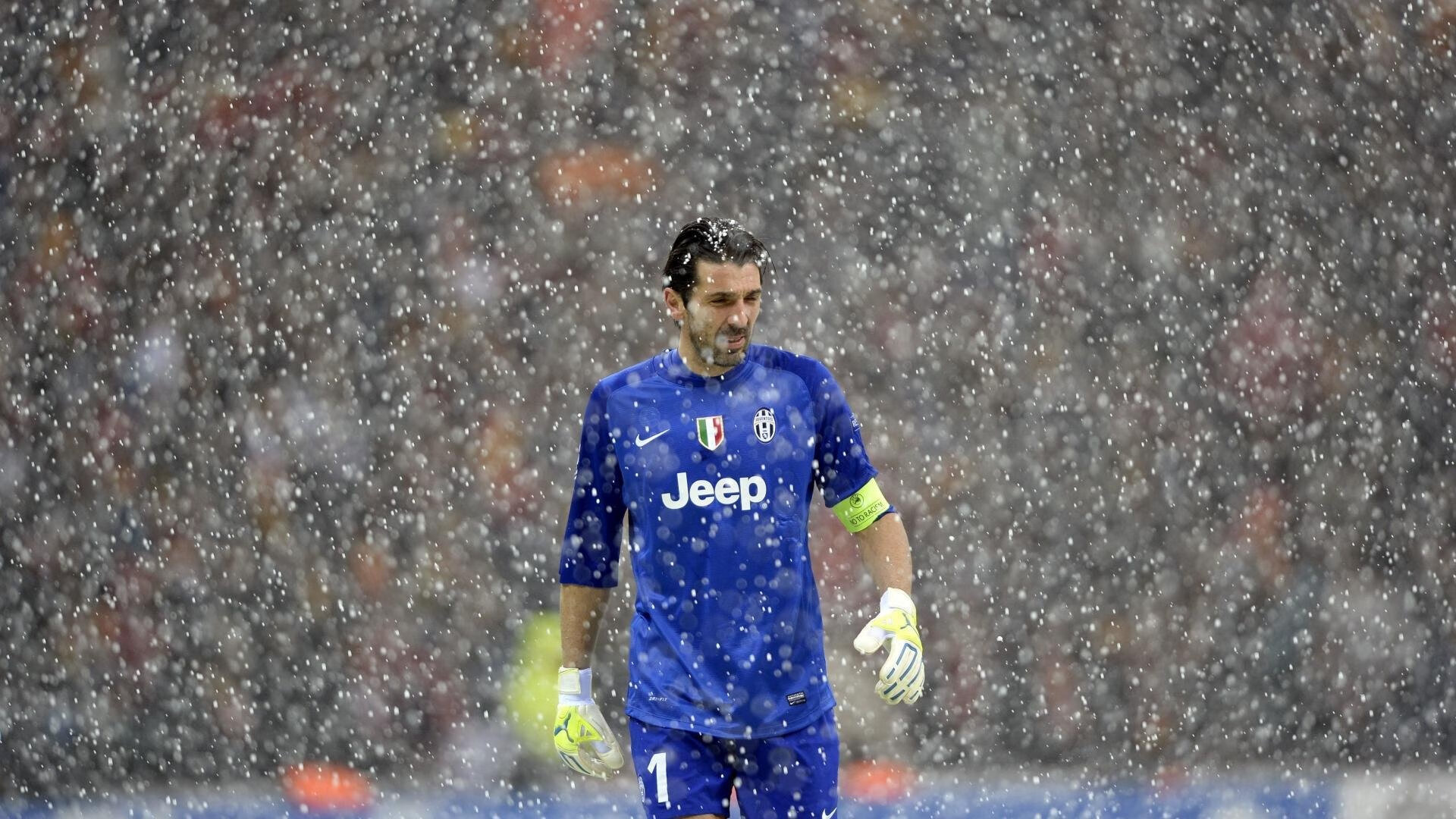 教科书级的巅峰对决,莱万神勇表现助波兰力克澳大利亚,雷恩之战成经典