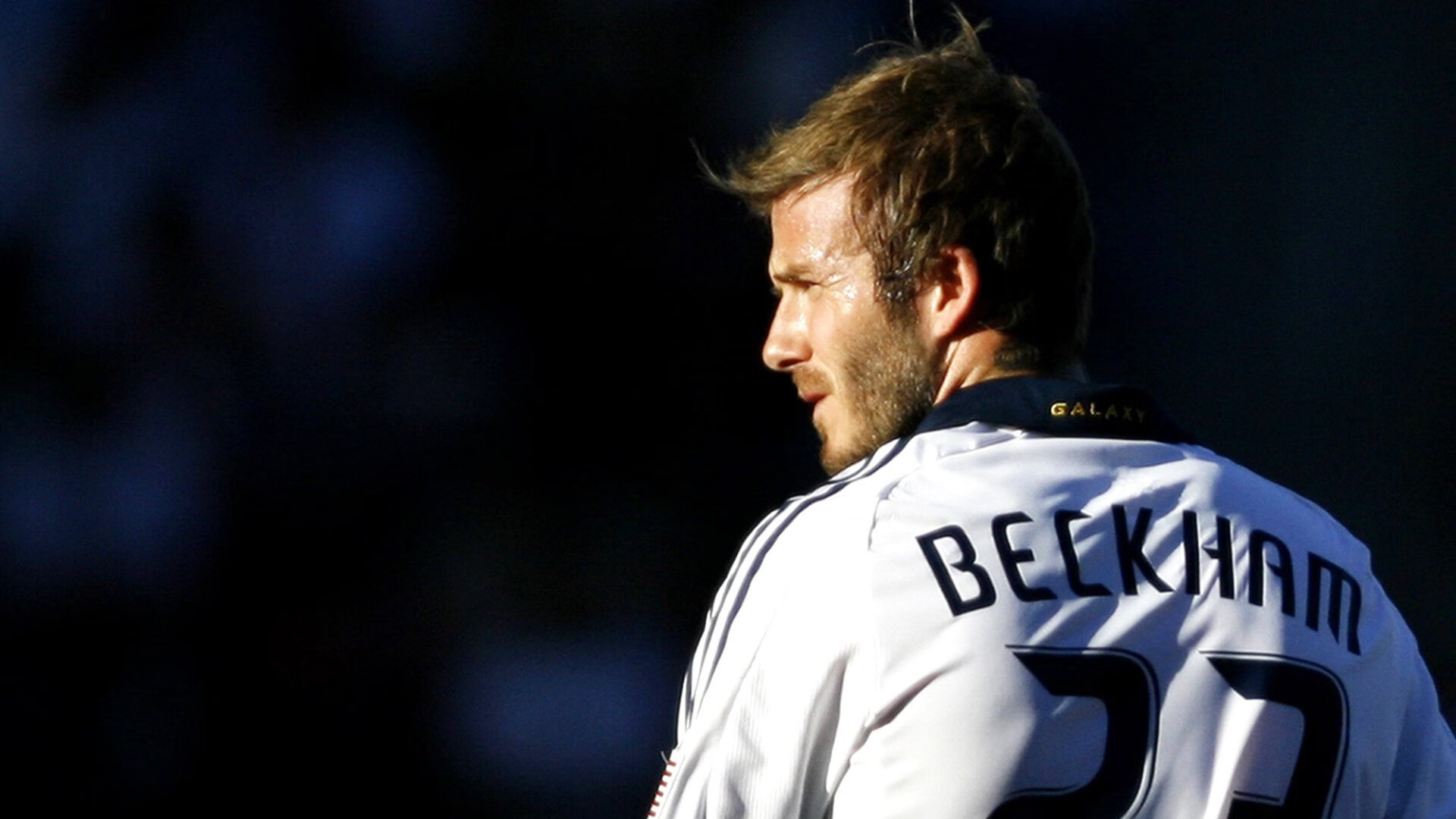 夜神降临!F1引擎咆哮的街道上,阿圭罗末节化身关键先生接管比赛