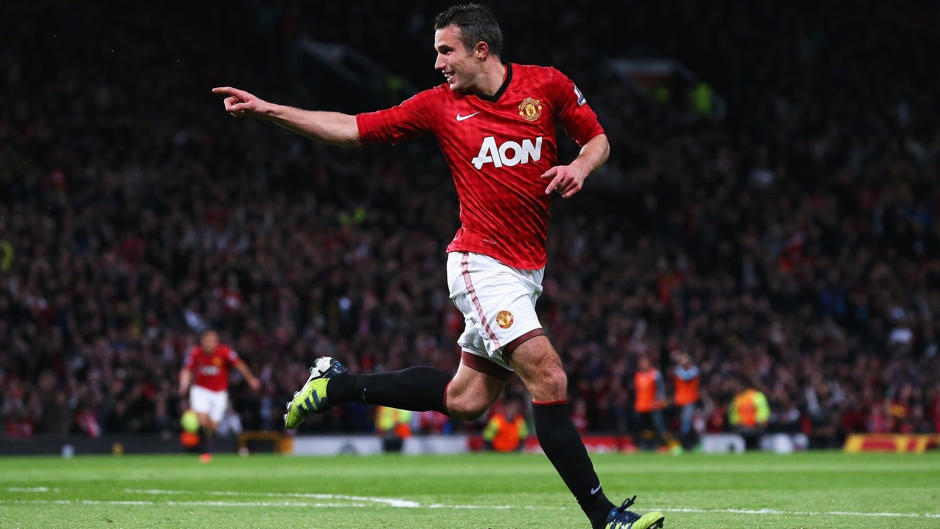 红黑军团的战术压制与个人英雄主义，维尼修斯临危救主，AC米兰强压罗马